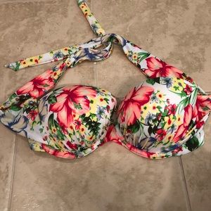 Victoria’s Secret 36D with underwire bikini top